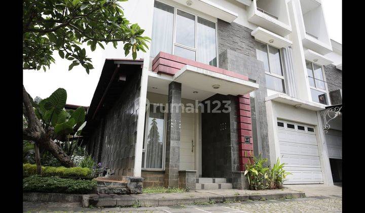 Rumah 3 Lantai Furnished di Senayan Golf Residence, Jakarta Pusat 2