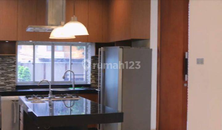 Rumah 3 Lantai Furnished di Pondok Indah, Jakarta Selatan 2