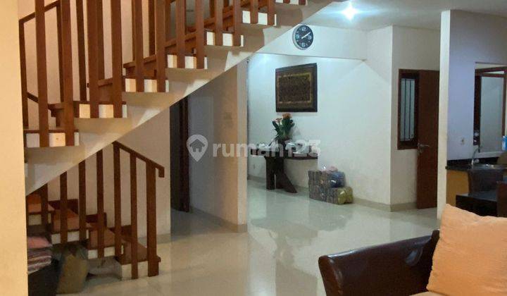 Rumah 2 Lantai Bagus Unfurnished SHM di Kebon Jeruk, Jakarta Barat 1