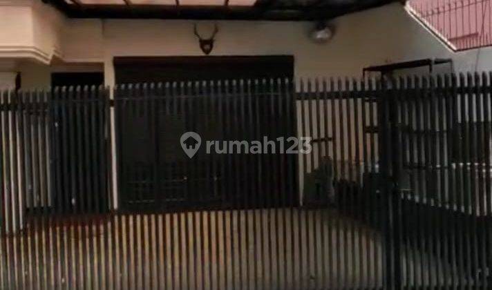 Rumah 2 Lantai Bagus Semi Furnished SHM di Cawang Baru
, Jakarta Timur 2