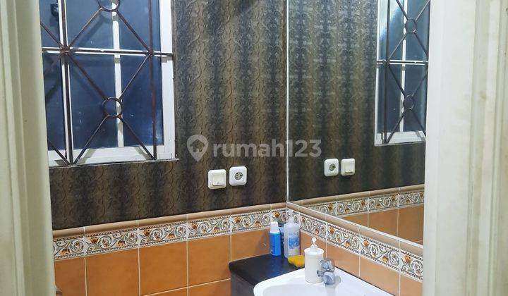 Rumah 2 Lantai Bagus Semi Furnished SHM di Lippo Karawaci, Tangerang 2