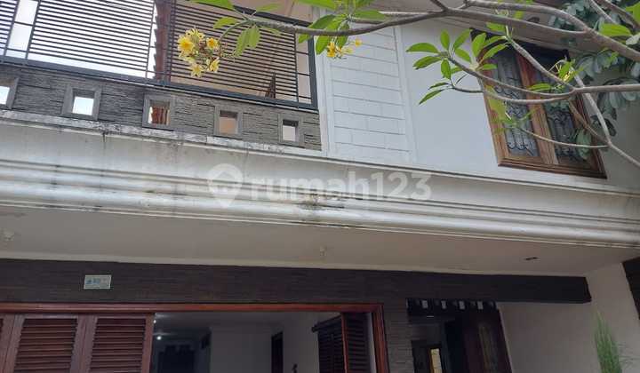 Rumah Bagus Semi Furnished SHM Kebayoran Baru, Jakarta Selatan