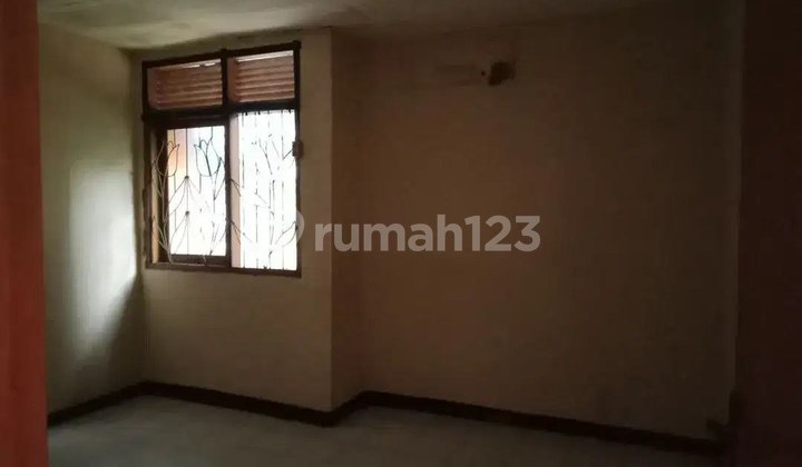 For Sale House Needs Renovation in Villa Bukit Mas Complex Near Widyatama Cikutra 2