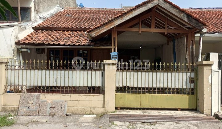 Old House Needs Renovation in Sukanegara Antapani Wing Under 1M Old House Needs Renovation in Sukanegara Antapani Wing Under 1M