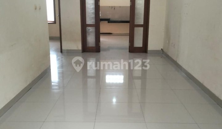 Ready-to-Occupy Minimalist House in Cisaranten Arcamanik Complex 2