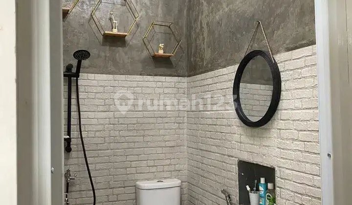 Old House Still Well-Maintained in Parakan Asri Batununggal Near Buahbatu Toll Road 2