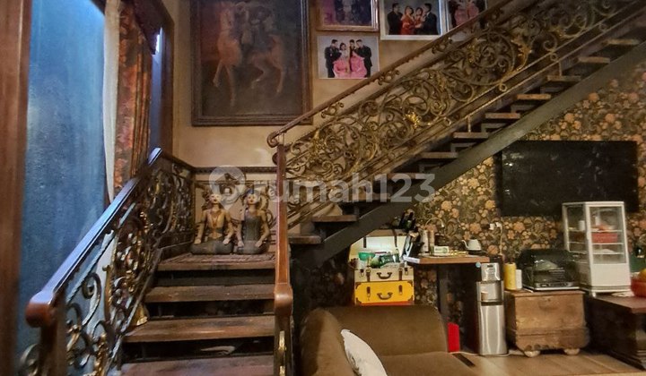 Classic Elegant Fully Furnished Premium Luxury House in Cijagra Buahbatu 2