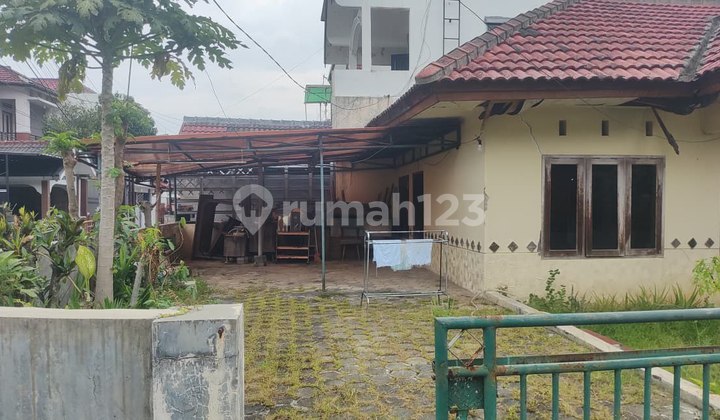Rumah Hitung Tanah Hook di Komplek Arcamanik 2