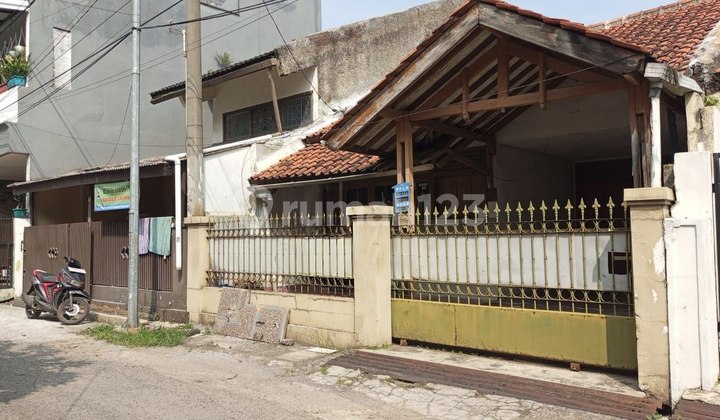 Old House Needs Renovation in Sukanegara Antapani Wing Under 1M 2