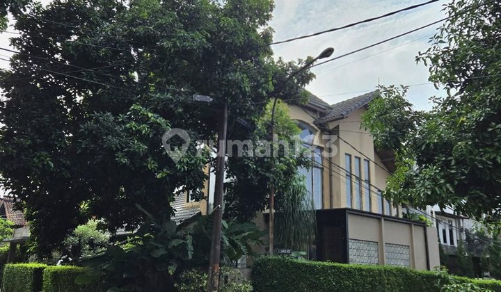 Rumah Hook Lingkungan Asri di Setiabudi Regency Dekat Upi Rumah Hook Lingkungan Asri di Setiabudi Regency Dekat Upi