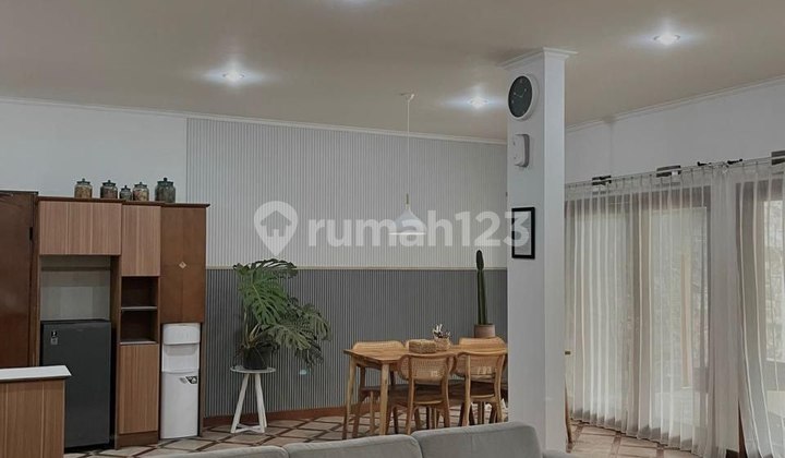 Residential House / Can be Turned into a Villa for Staycation, Located in Cigadung Close to the City Center & Dago 2