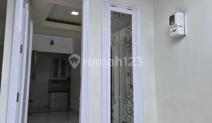 Rumah Modern Classic 2 Lantai di Komplek Margahayu Raya 2