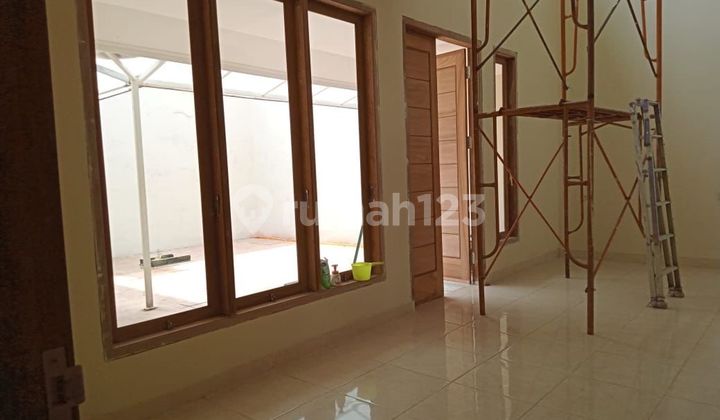 Rumah Luas Dibantu KPR Dekat Paradise Walk Serpong Siap Huni J-38019 2