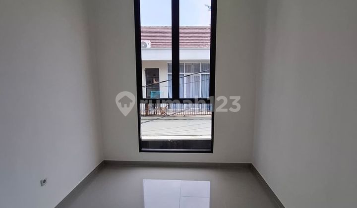 Ready-to-Occupy House 8 Minutes to Jurang Mangu Station 3 Floors Flood-Free J38630 2