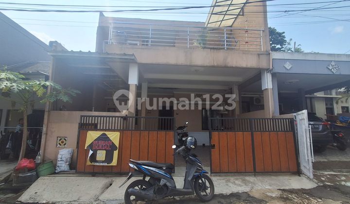 Strategic House 8 Minutes to Cibinong City Mall 2 Floors East Facing J38016