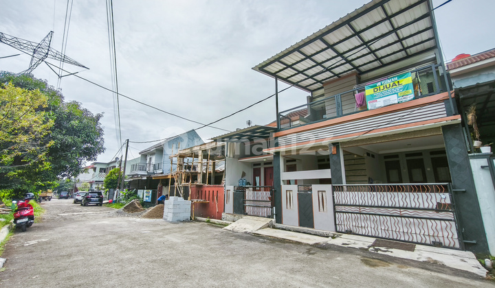 Strategic House 15 Minutes to Cibinong Hospital LT 126 Facing North J35605