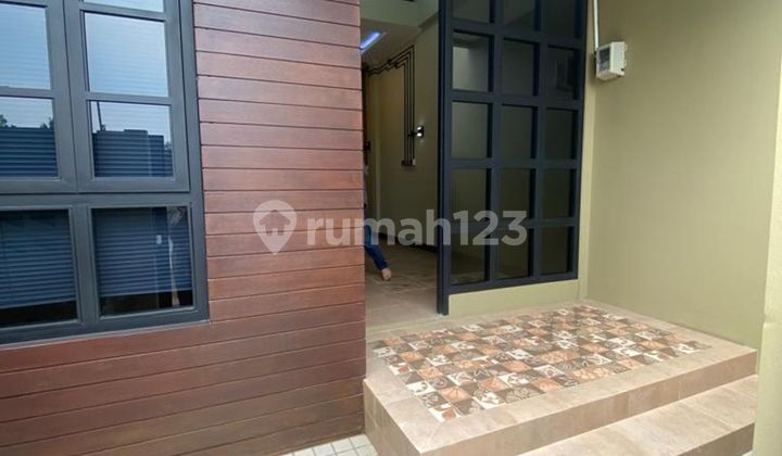 Rumah 2 Lt SHM Hadap Timur 15 Menit ke RSAU dr. M. Hassan Toto J34114 2
