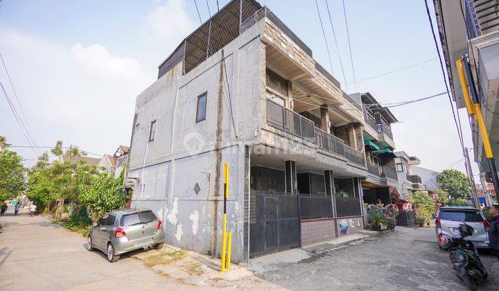 Rumah 3 Lantaij Strategis 7 Menit Ke Plaza Metropolitan Bebas Banjir J23216 2