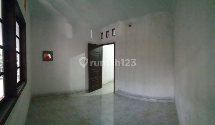 Rumah 3 Lt Luas Hadap Selatan 15 Mnt ke Stasiun Cakung Harga Nego J25382 2