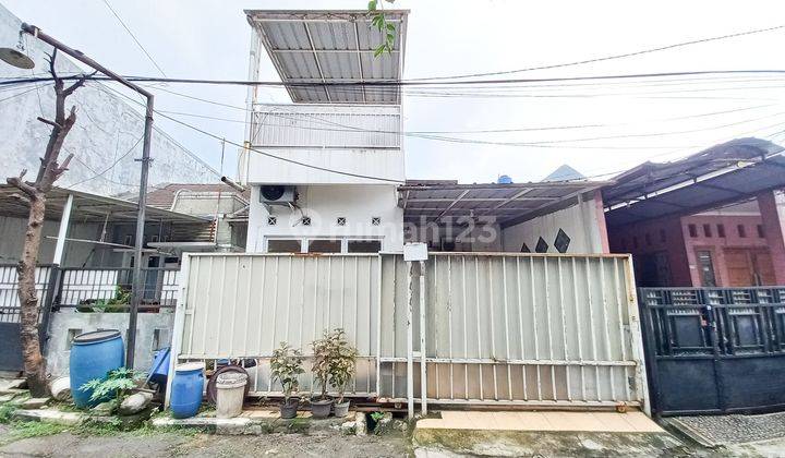 Rumah 2 Lt Strategis Dekat Terminal dan Faskes di Depok Siap Huni J8982 1