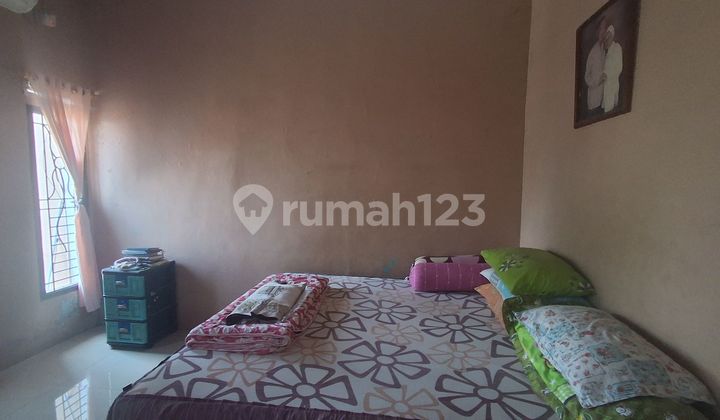 Strategic House 8 Minutes to Cibinong City Mall 2 Floors East Facing J38016