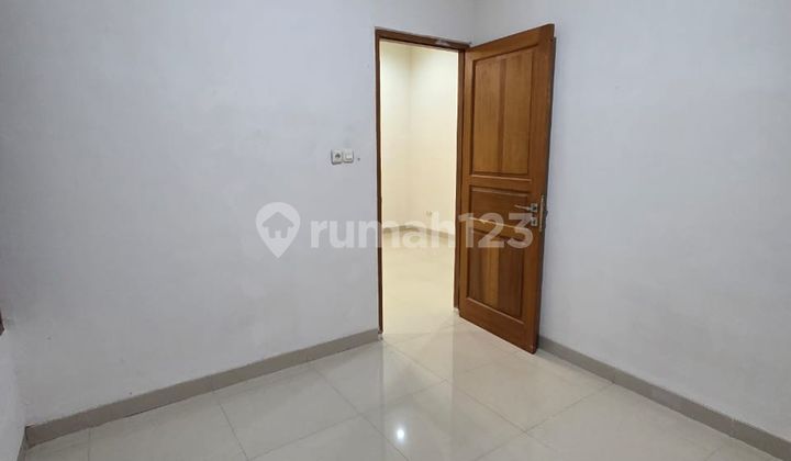 Rumah 2 Carport 15 Menit ke Terminal Pasar Minggu Hadap Selatan J35907 2