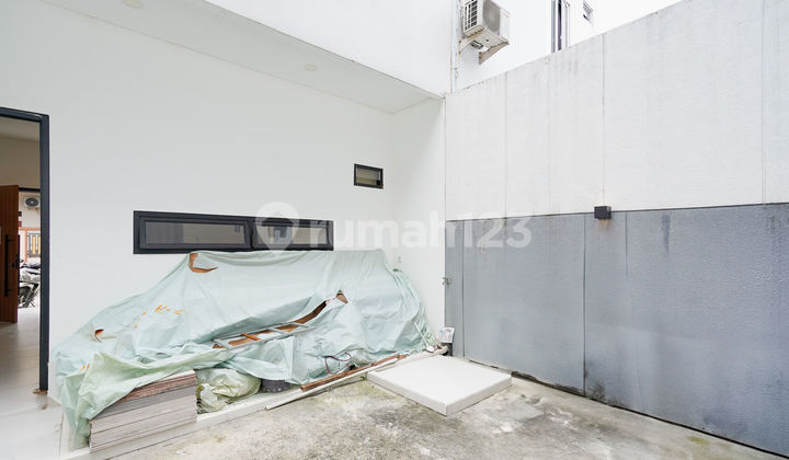 Rumah Strategis SHM 8 Menit ke RS Mitra Keluarga Hadap Selatan J35044