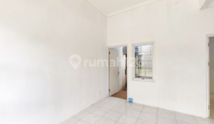 Strategic House near Paradise Mall Serpong Ready to Occupy J-31037