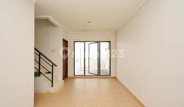 2-Story House Ready for KPR 10 Minutes to Summarecon Mall Bekasi Flood-Free J36355 2-Story House Ready for KPR 10 Minutes to Summarecon Mall Bekasi Flood-Free J36355