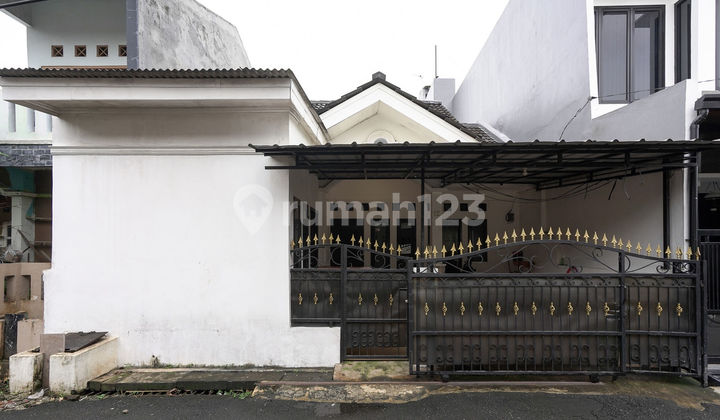 Ready-to-Occupy House 9 Minutes to Jati Asih 2 Toll Gate North Facing J44137