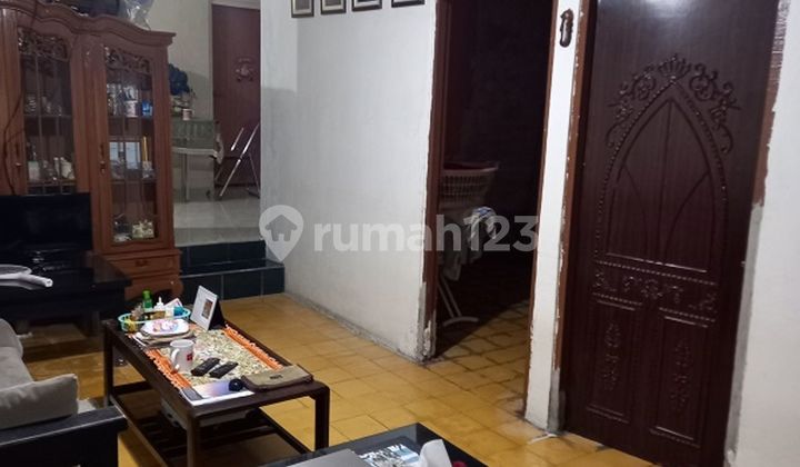 Strategic House 5 Minutes to Mitra Keluarga Bekasi Flood-Free J-33617 Strategic House 5 Minutes to Mitra Keluarga Bekasi Flood-Free J-33617