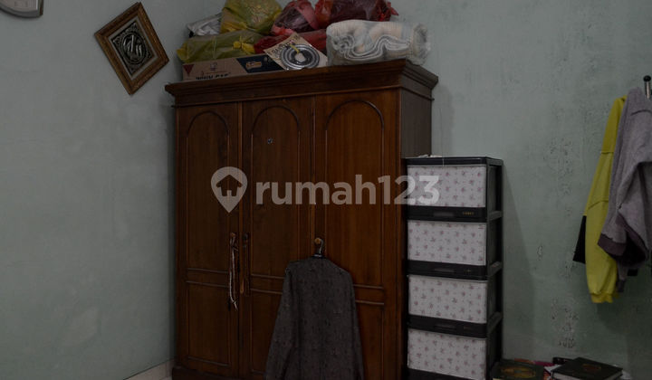 3-Storey Strategic House 15 Minutes to Sentra Medika Cisalak Hospital J-12636 2