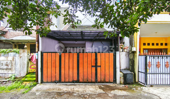 Well-Maintained House in Bogor 10 Minutes to Laladon Terminal Light Down Payment J26580