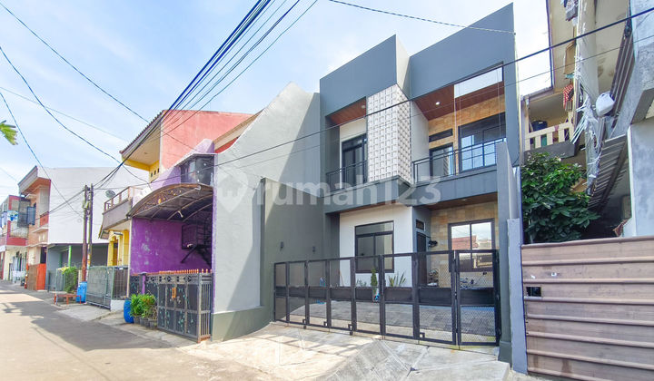 Ready-to-Occupy House 12 Minutes to Sari Asih Hospital Ciputat, Freehold Title, Flood-Free J38928 Ready-to-Occupy House 12 Minutes to Sari Asih Hospital Ciputat, Freehold Title, Flood-Free J38928