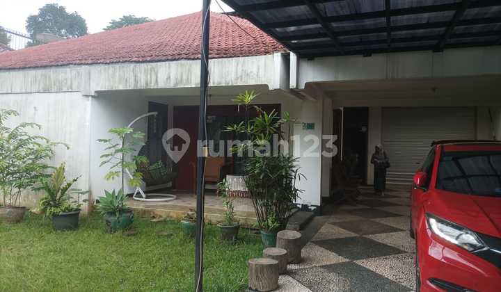 Dijual Rumah 2 1/2 Lantai Dengan 13 Kamar Tidur dan 5 Kamar Mandi di Pusat Kota Bogor 2