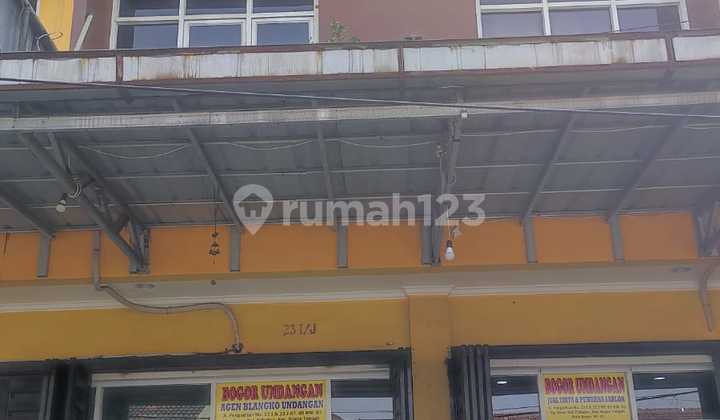 For Sale: 2 Units of 3-Story Shophouses Combined into 1 Building on Pengadilan Pabaton Street, Central Bogor City, Near Pasar Anyar.