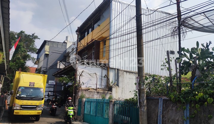 For Sale: 2 Units of 3-Story Shophouses Combined into 1 Building on Pengadilan Pabaton Street, Central Bogor City, Near Pasar Anyar. 2