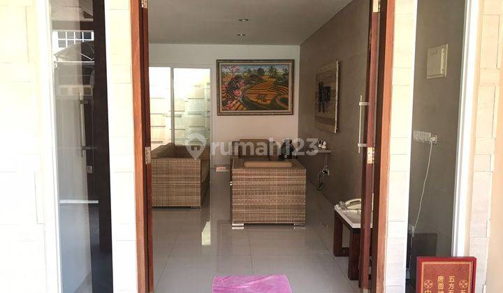 Rumah 2 Lantai Bagus Furnished SHM di Jalan Pulau Galang, Denpasar 2