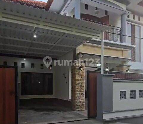 Nice 2 Storey House Unfurnished SHM on Jalan Gatot Subroto Tengah, Denpasar 2