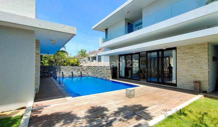 Villa 2 Lantai SHM Bagus Sekali Furnished berlokasi di Nusa Dua Bali full View 1