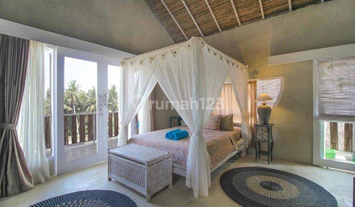 Wooden Villa full View 2 Lantai Bagus di Jalan Pantai Kedungu SHM 6