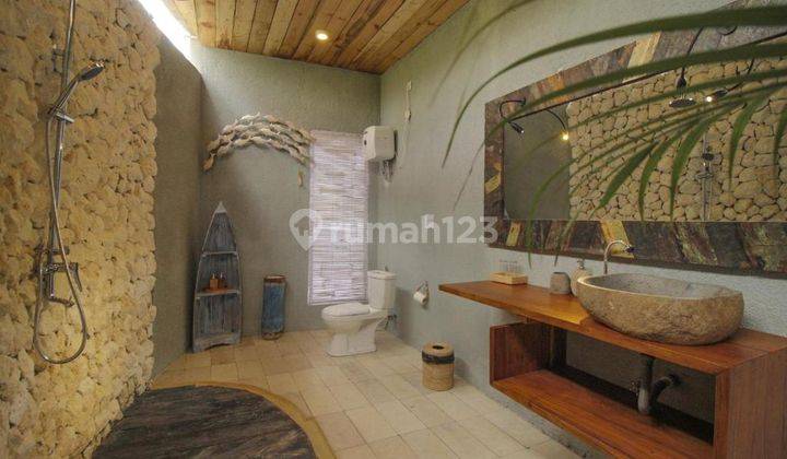 Wooden Villa full View 2 Lantai Bagus di Jalan Pantai Kedungu SHM 9