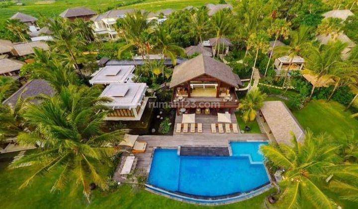 Villa Besar Beachfront di Area Pantai Pererenan Bali 1