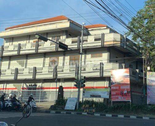 Shophouse in the Jalan Buluh Indah Area, Denpasar, Bali 1