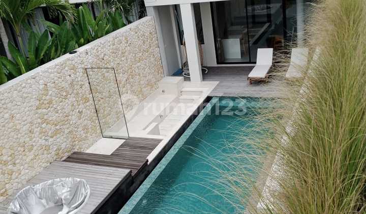 VILLA MEWAH DI PERERENAN BALI