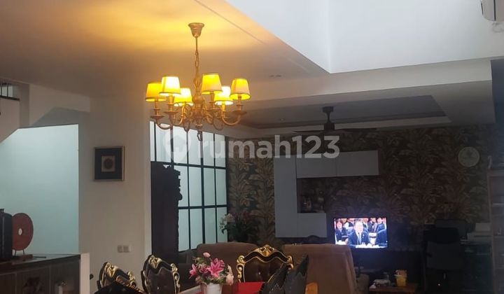 Luxurious 3-Story House with Modern Architectural Design in Citraland Denpasar Luxurious 3-Story House with Modern Architectural Design in Citraland Denpasar