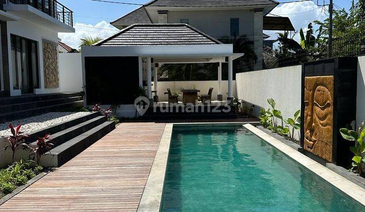 Villa 4 BR di area Berawa Canggu dekat Starbuck. 1