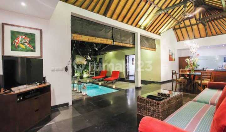2 UNIT VILLA DI BATUBELIG SEMINYAK BALI