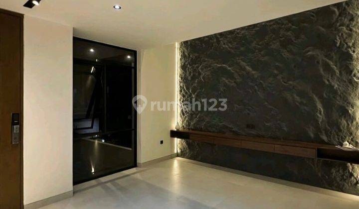 Rumah 3 Lantai Baru Semi Furnished SHM di Jalan Kebo Iwa, Denpasar 2