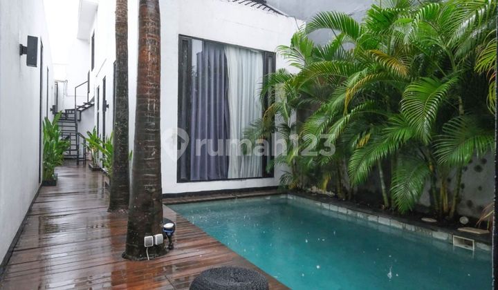 Guest House Tropical Style View Tanah di Tibubeneng